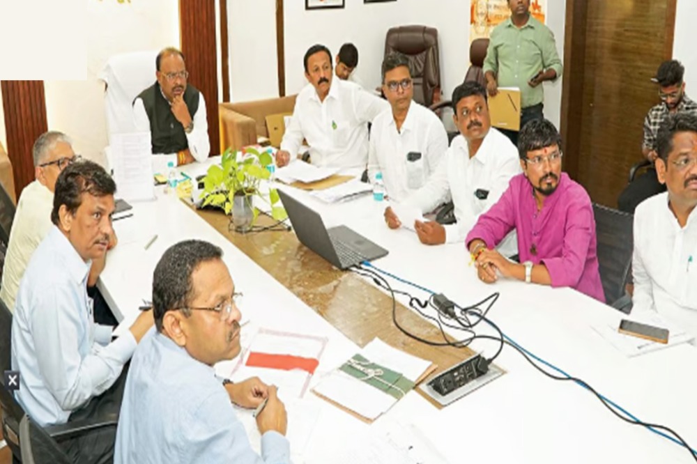 सोलापूर गुंठेवारी प्रश्न मार्गी लागणार; महसूलमंत्री बावनकुळे यांचा मोठा निर्णय